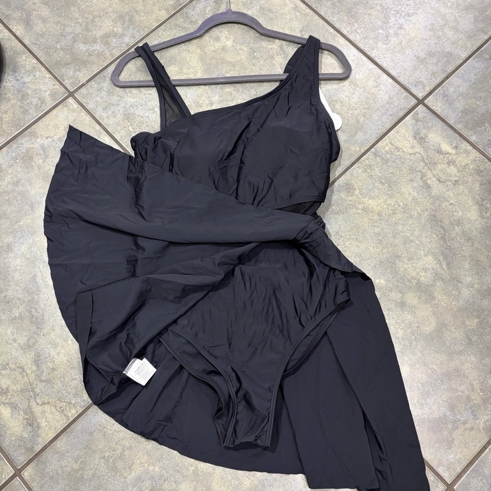 NWT!! Charmo ladies Asymetrical Skirt swimsuit, black and size medium Vacay - Picture 9 of 12